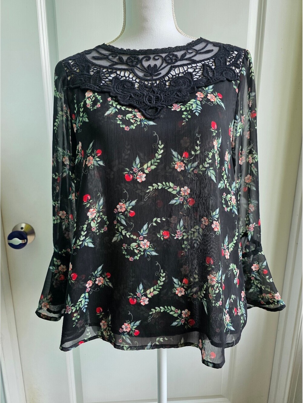 LC Lauren Conrad Disney Snow White Floral Crochet Lace Blouse Bell Sleeve Sz M